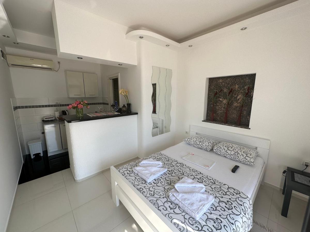 Accommodation Tomcuk โกตอร์ ภายนอก รูปภาพ