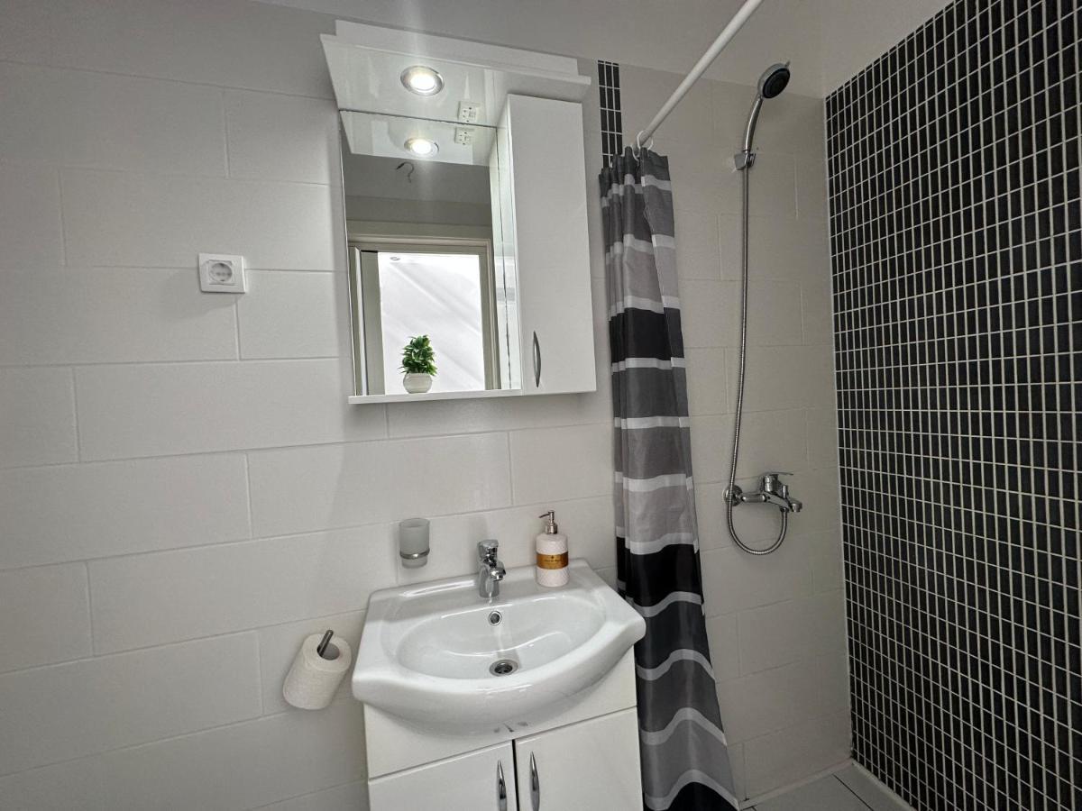 Accommodation Tomcuk โกตอร์ ภายนอก รูปภาพ