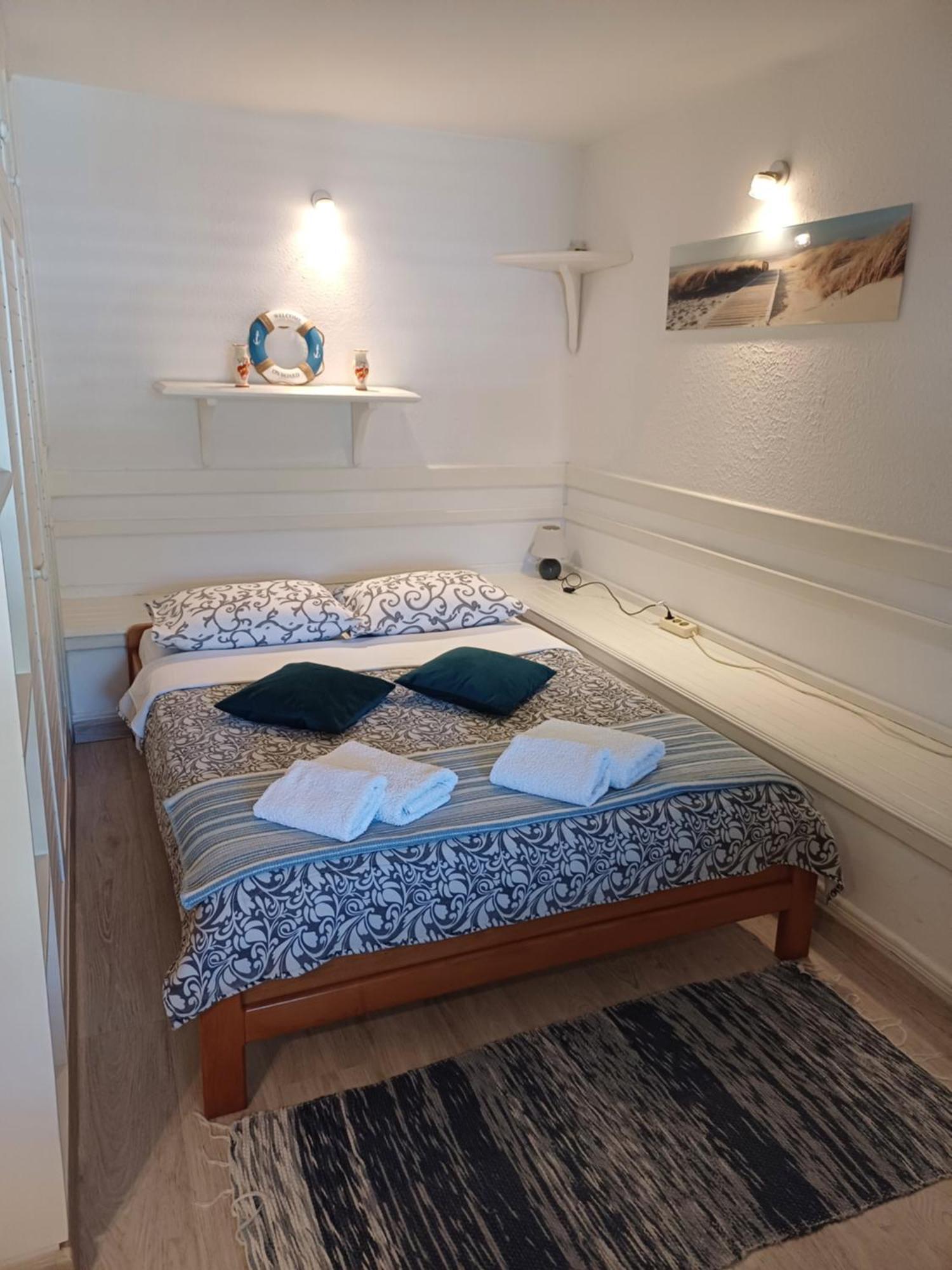 Accommodation Tomcuk โกตอร์ ภายนอก รูปภาพ