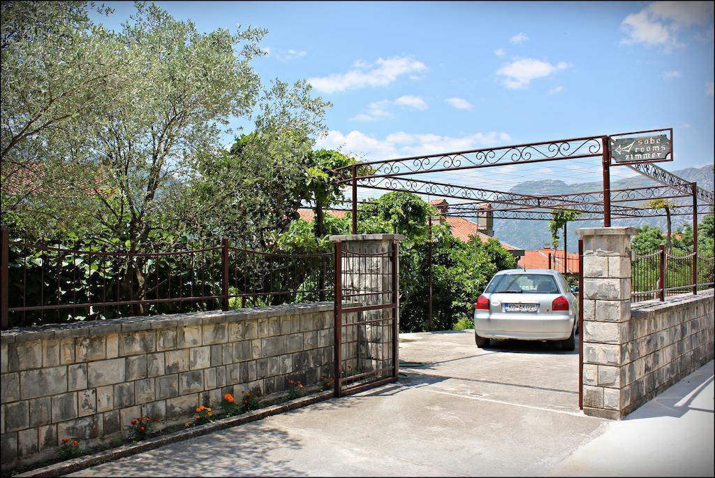 Accommodation Tomcuk โกตอร์ ภายนอก รูปภาพ